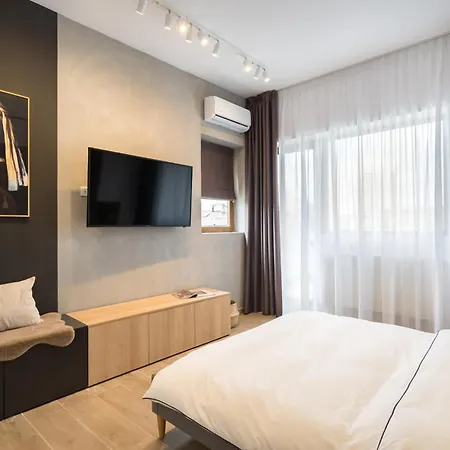 Pitar Mos - Downtown *