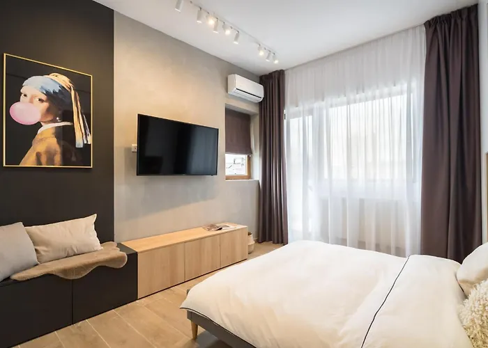 Pitar Mos - Downtown *